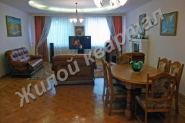 Продается 2-х эт. дом в центре 