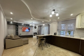 4-к. квартира, 90 м², 2/5 эт.